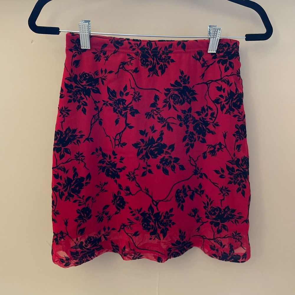 Red and black floral mesh mini skirt